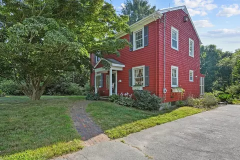 21 Vinnicum Rd, Swansea, MA 02777