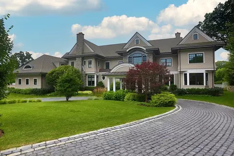 50 Lyman Rd, Chestnut Hill, MA 02467