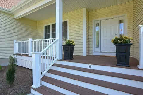 9 Blue Heron Dr, Rehoboth, MA 02769