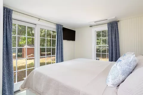 Bedroom - 98 Squaws Path, Wareham, MA 02538 photo 4 of 5