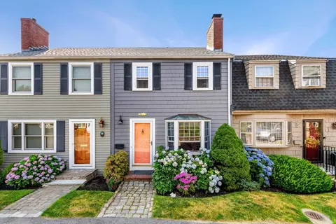 5 Frost Ln, Marblehead, MA 01945
