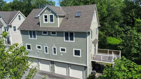 100 Central St #8, Ipswich, MA 01938