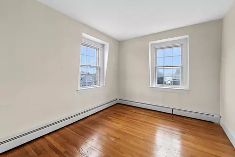Bedroom - 102 Front St #3, Marblehead, MA 01945 photo 3 of 3
