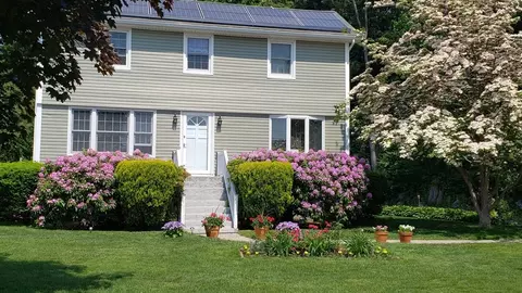48 Middle St, Woburn, MA 01801