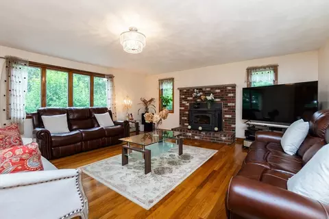 48 Middle St, Woburn, MA 01801 photo 5