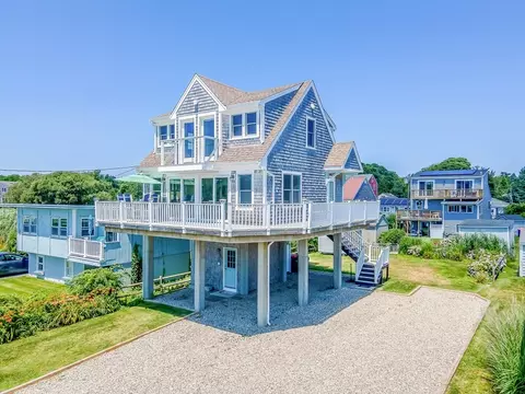 11 Shore Dr, Mattapoisett, MA 02739
