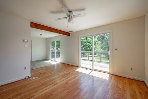 Living - 85 Amherst Rd, Leverett, MA 01054 photo 4 of 7