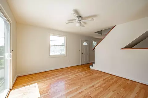 Living - 85 Amherst Rd, Leverett, MA 01054 photo 5 of 7