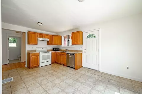 Entry Way - 85 Amherst Rd, Leverett, MA 01054 photo 1 of 1
