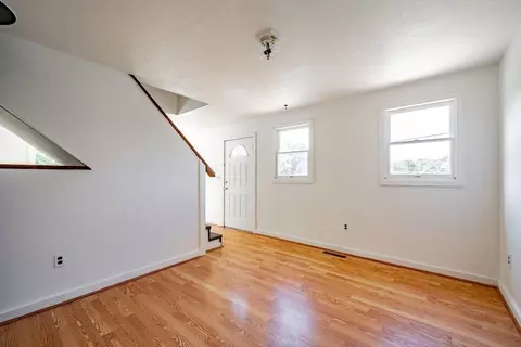 Living - 85 Amherst Rd, Leverett, MA 01054 photo 2 of 7