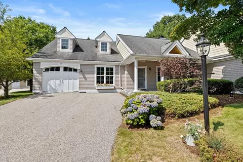 17 Winterberry Ln #17, Hanover, MA 02339