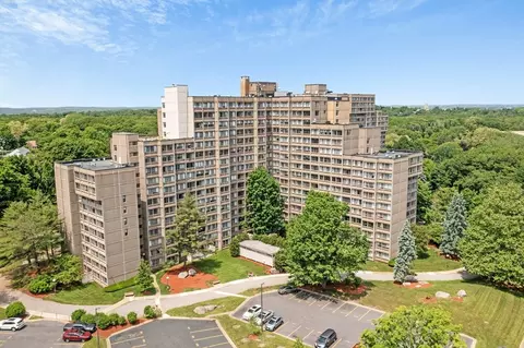 250 Hammond Pond Pkwy #611S, Chestnut Hill, MA 02467