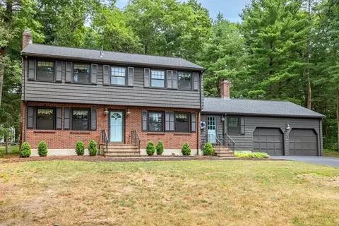 25 Old Stagecoach Rd, Bedford, MA 01730