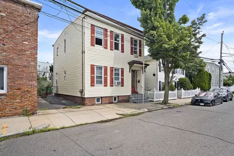 91 Moore St, Boston, MA 02128