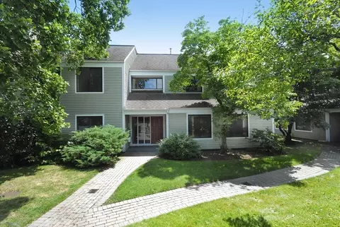 8 Concord Greene #7, Concord, MA 01742