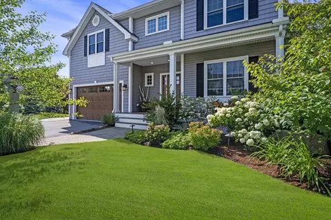 21 Watson Ln, Woburn, MA 01801 photo 2