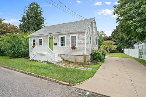 6 Allen St, Fairhaven, MA 02719
