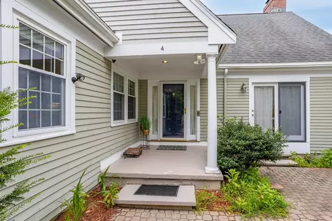 4 Shire Ln #4, Bedford, MA 01730