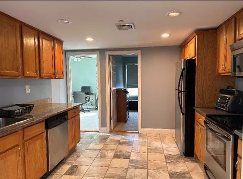 870 Maple St #3, Fall River, MA 02720 photo 4