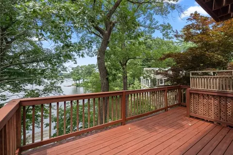 75 Russell Rd, Wellesley, MA 02482 photo 3
