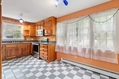 75 Russell Rd, Wellesley, MA 02482 photo 9