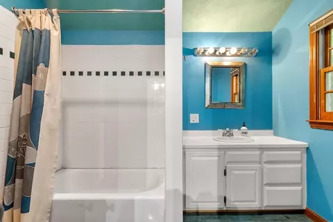 75 Russell Rd, Wellesley, MA 02482 photo 17
