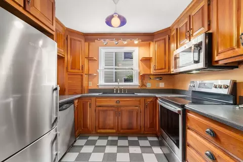 75 Russell Rd, Wellesley, MA 02482 photo 8