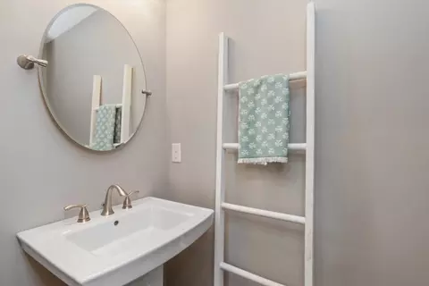 Bath - 141 Ash St #1, Waltham, MA 02453 photo 6 of 8