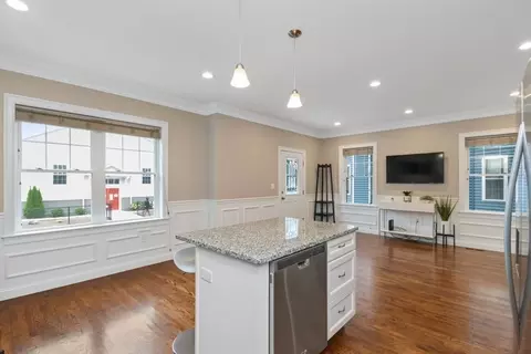 Entry Way - 141 Ash St #1, Waltham, MA 02453 photo 4 of 5