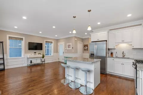 Entry Way - 141 Ash St #1, Waltham, MA 02453 photo 3 of 5