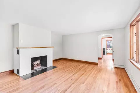 1882 Parker St, Springfield, MA 01128 photo 4