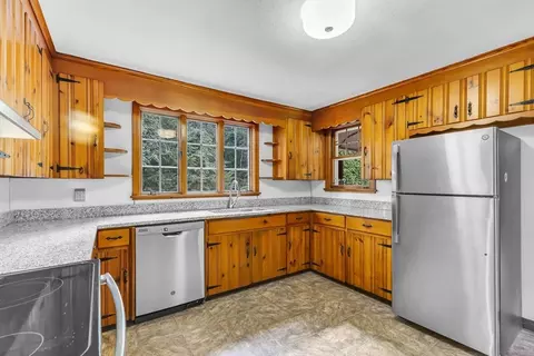 1882 Parker St, Springfield, MA 01128 photo 10