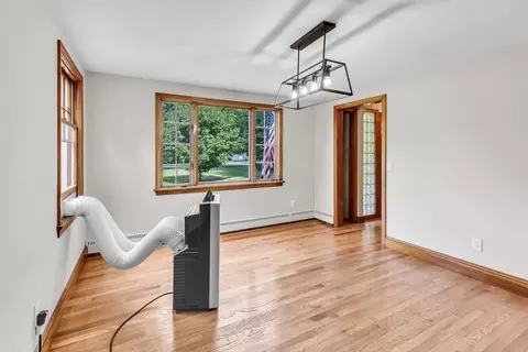 1882 Parker St, Springfield, MA 01128 photo 9