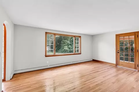 1882 Parker St, Springfield, MA 01128 photo 6