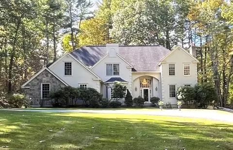 683 Strawberry Hill Rd, Concord, MA 01742