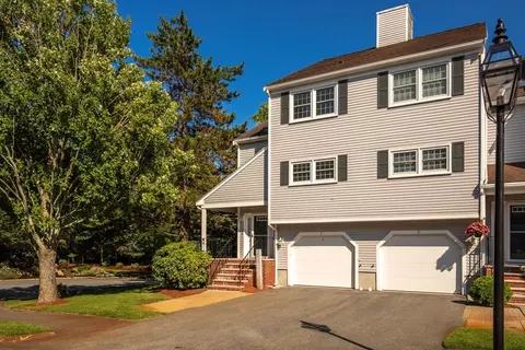 1 Indian Hill Ln #101, Salem, MA 01970