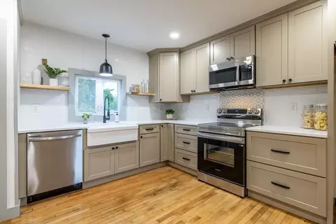 155 Fairhaven Rd, Mattapoisett, MA 02739