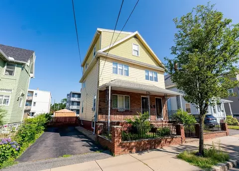 88 Cleveland Ave, Everett, MA 02149