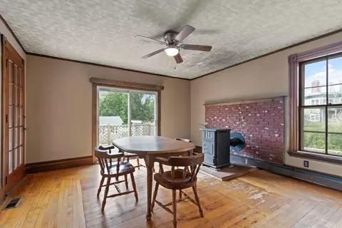 Dining - 18 Harold Ave, Gloucester, MA 01930 photo 1 of 4
