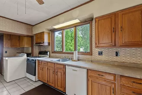 Kitchen - 18 Harold Ave, Gloucester, MA 01930 photo 2 of 3