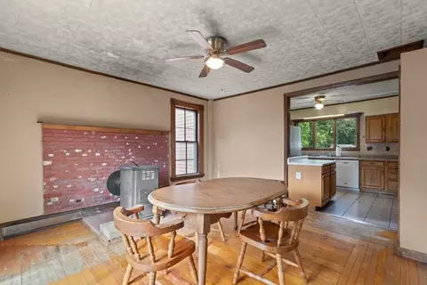 Dining - 18 Harold Ave, Gloucester, MA 01930 photo 4 of 4