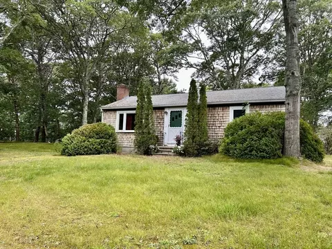 47 Priscilla St, Centerville, MA 02632