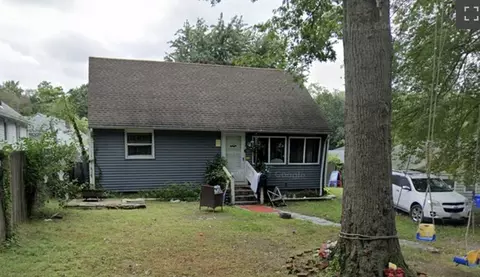 49 Hillmont St, Springfield, MA 01109