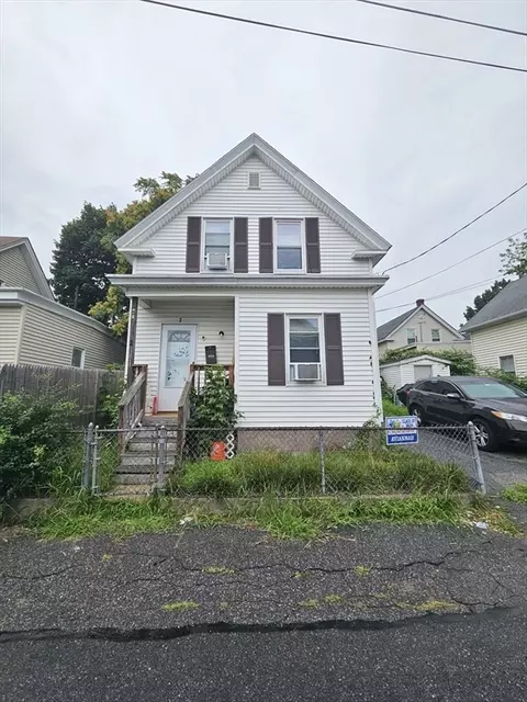 2 Viles Ave, Lowell, MA 01850
