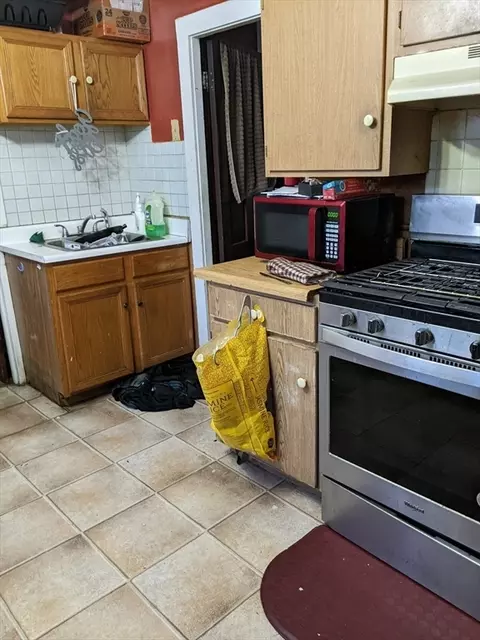 Kitchen - 25 Florence St, Worcester, MA 01610 photo 4 of 6