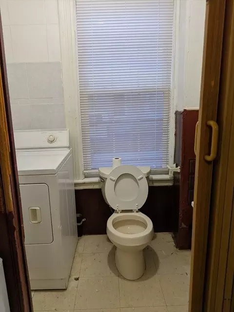 Bath - 25 Florence St, Worcester, MA 01610 photo 1 of 2