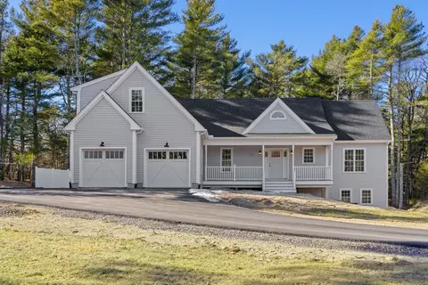 141 Roxy Cahoon Rd, Plymouth, MA 02360