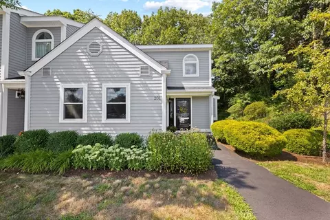 201 Tuckers Ln #201, Hingham, MA 02043
