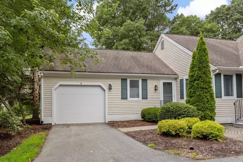 9 Friendship Ct #9, Mashpee, MA 02649