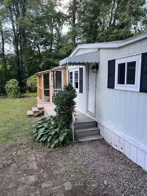 1032 N Main St #5, Killingly, CT 06241